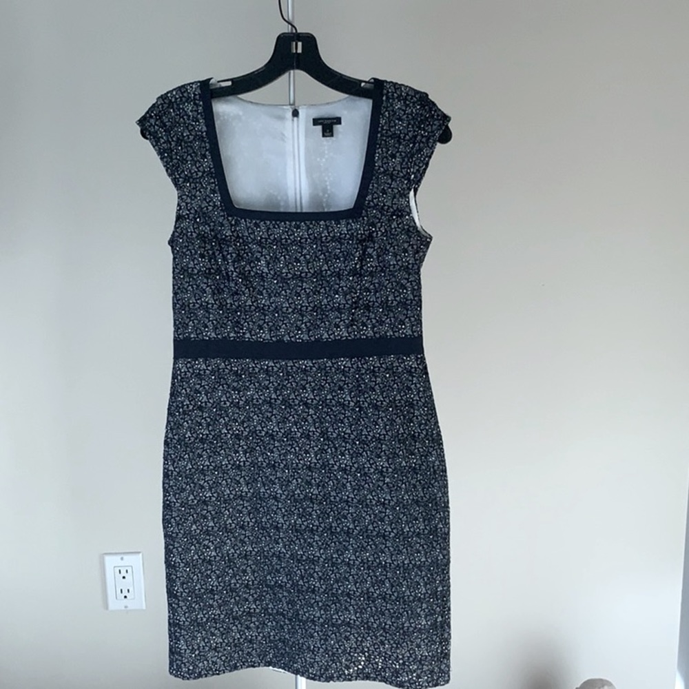 Ann Taylor size 2 fitted Navy/White Eyelet sheath